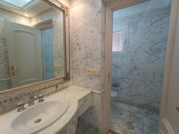 A louer sur Marsa Cube superbe demeure avec villa haut standing belle vue mer jardin grande terrasse piscine balcons garage