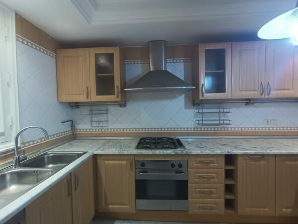 A louer sur Marsa Cube superbe demeure avec villa haut standing belle vue mer jardin grande terrasse piscine balcons garage