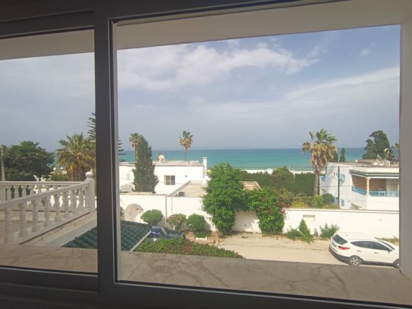 A louer sur Marsa Cube superbe demeure avec villa haut standing belle vue mer jardin grande terrasse piscine balcons garage