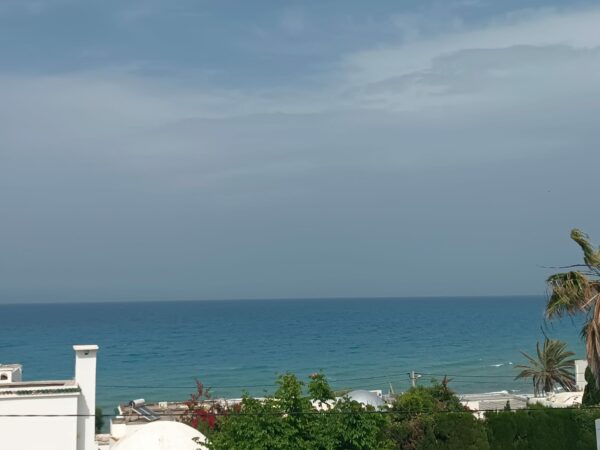 A louer sur Marsa Cube superbe demeure avec villa haut standing belle vue mer jardin grande terrasse piscine balcons garage