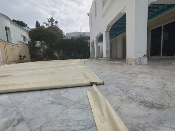 A louer sur Marsa Cube superbe demeure avec villa haut standing belle vue mer jardin grande terrasse piscine balcons garage