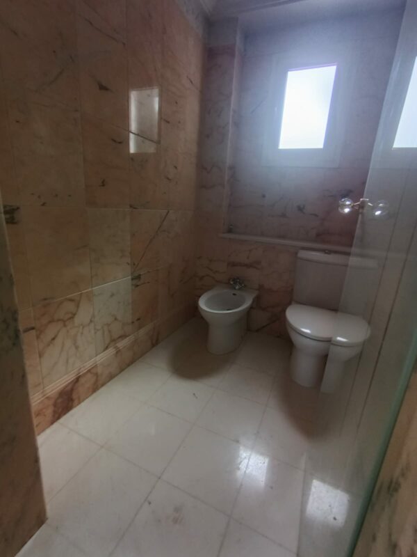 A louer sur Marsa Cube superbe demeure avec villa haut standing belle vue mer jardin grande terrasse piscine balcons garage