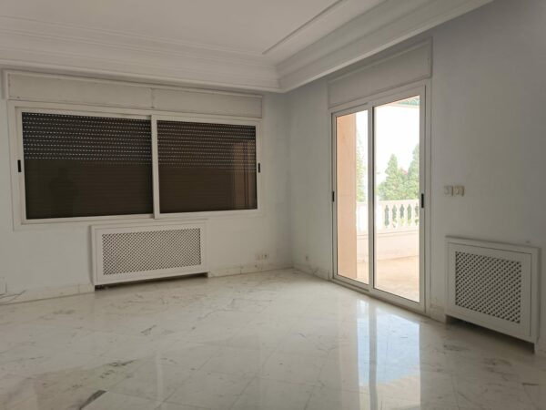 A louer sur Marsa Cube superbe demeure avec villa haut standing belle vue mer jardin grande terrasse piscine balcons garage