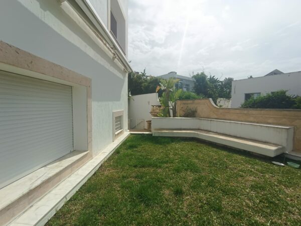 A louer sur Marsa Cube superbe demeure avec villa haut standing belle vue mer jardin grande terrasse piscine balcons garage