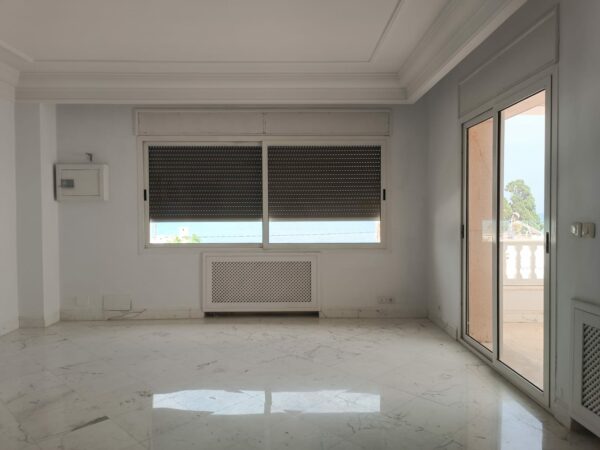 A louer sur Marsa Cube superbe demeure avec villa haut standing belle vue mer jardin grande terrasse piscine balcons garage