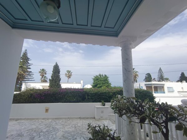 A louer sur Marsa Cube superbe demeure avec villa haut standing belle vue mer jardin grande terrasse piscine balcons garage