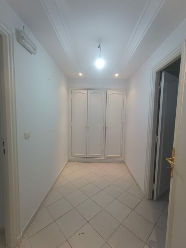 A louer sur Marsa Cube superbe demeure avec villa haut standing belle vue mer jardin grande terrasse piscine balcons garage