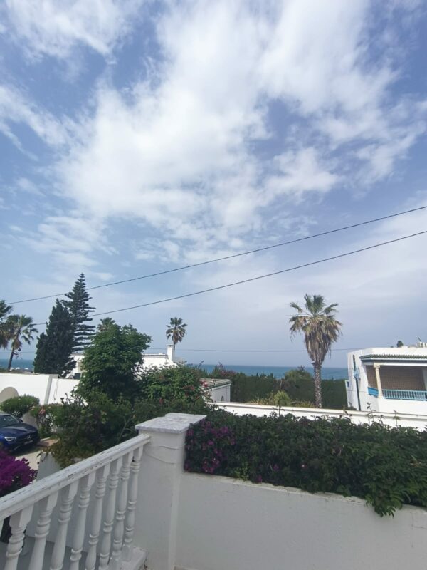 A louer sur Marsa Cube superbe demeure avec villa haut standing belle vue mer jardin grande terrasse piscine balcons garage