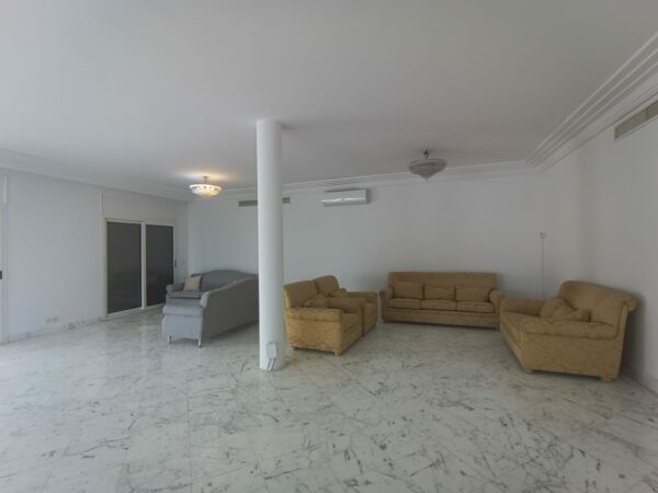 A louer sur Marsa Cube superbe demeure avec villa haut standing belle vue mer jardin grande terrasse piscine balcons garage