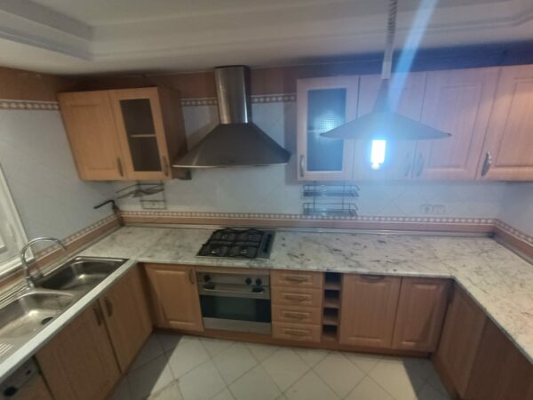 A louer sur Marsa Cube superbe demeure avec villa haut standing belle vue mer jardin grande terrasse piscine balcons garage