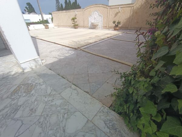 A louer sur Marsa Cube superbe demeure avec villa haut standing belle vue mer jardin grande terrasse piscine balcons garage