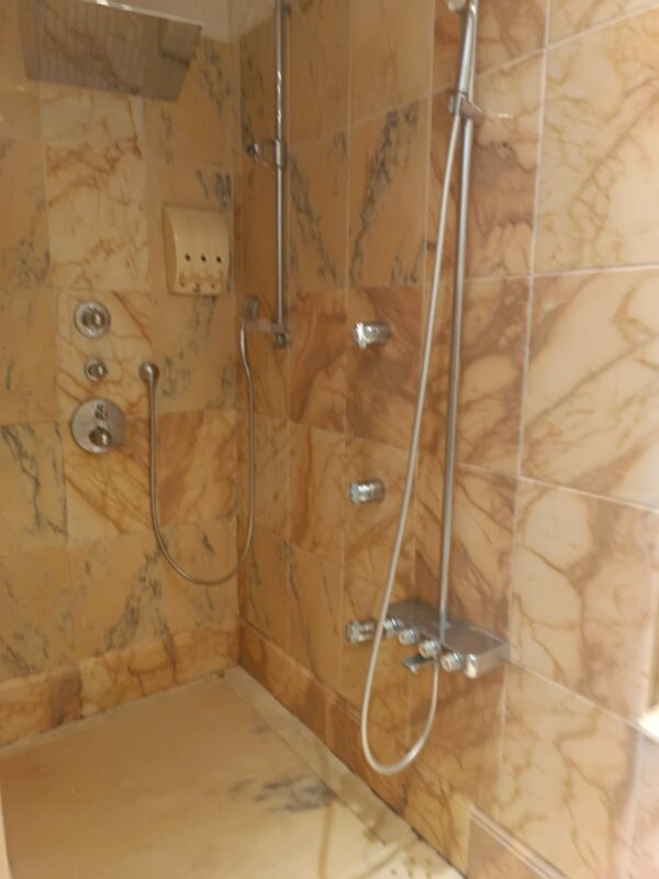 A louer sur Marsa Cube superbe demeure avec villa haut standing belle vue mer jardin grande terrasse piscine balcons garage