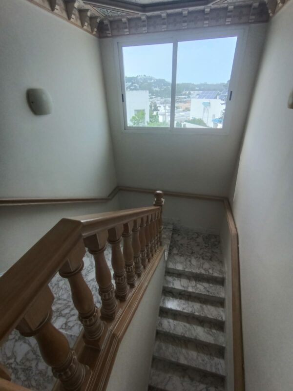 A louer sur Marsa Cube superbe demeure avec villa haut standing belle vue mer jardin grande terrasse piscine balcons garage