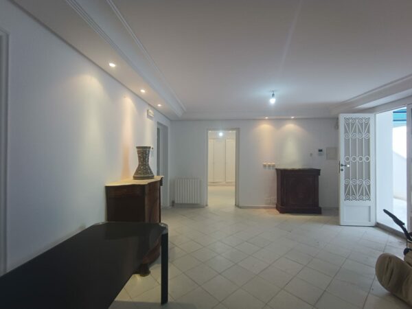 A louer sur Marsa Cube superbe demeure avec villa haut standing belle vue mer jardin grande terrasse piscine balcons garage