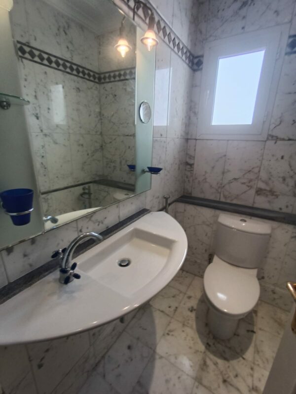 A louer sur Marsa Cube superbe demeure avec villa haut standing belle vue mer jardin grande terrasse piscine balcons garage