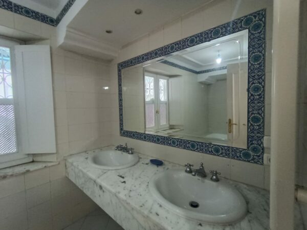 A louer sur Marsa Cube superbe demeure avec villa haut standing belle vue mer jardin grande terrasse piscine balcons garage