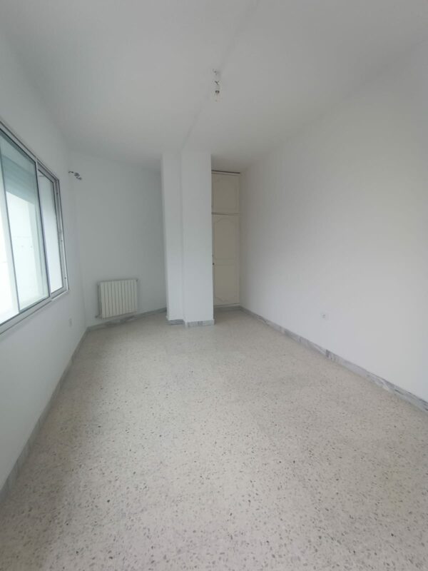 La location est proche du café Saf-Saf, un lieu emblématique pour déguster un thé à la menthe et une pâtisserie locale