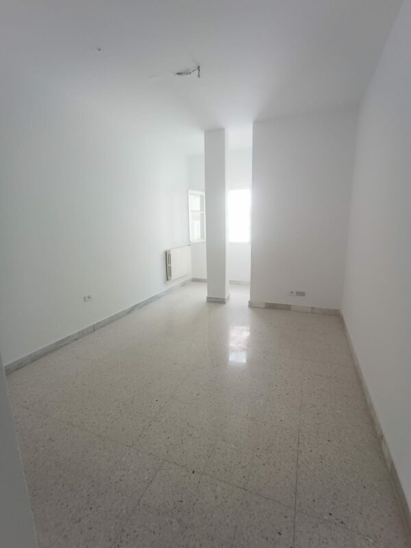 La location est proche du café Saf-Saf, un lieu emblématique pour déguster un thé à la menthe et une pâtisserie locale