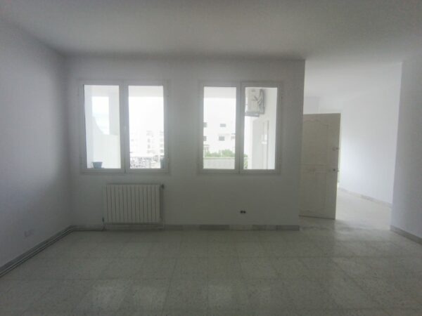 La location est proche du café Saf-Saf, un lieu emblématique pour déguster un thé à la menthe et une pâtisserie locale