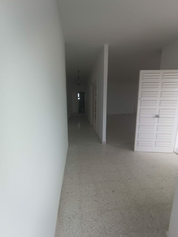 La location est proche du café Saf-Saf, un lieu emblématique pour déguster un thé à la menthe et une pâtisserie locale