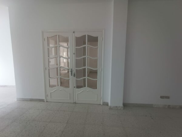 La location est proche du café Saf-Saf, un lieu emblématique pour déguster un thé à la menthe et une pâtisserie locale