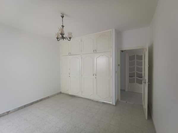 La location est proche du café Saf-Saf, un lieu emblématique pour déguster un thé à la menthe et une pâtisserie locale