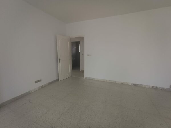 La location est proche du café Saf-Saf, un lieu emblématique pour déguster un thé à la menthe et une pâtisserie locale