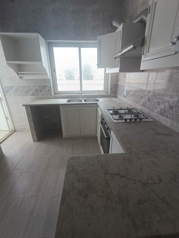 La location est proche du café Saf-Saf, un lieu emblématique pour déguster un thé à la menthe et une pâtisserie locale