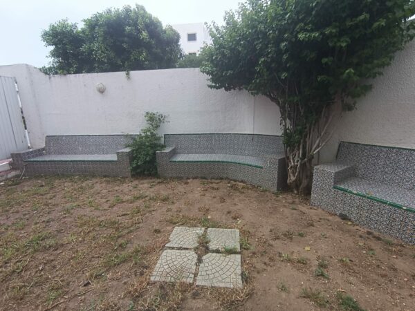 La location est proche du café Saf-Saf, un lieu emblématique pour déguster un thé à la menthe et une pâtisserie locale