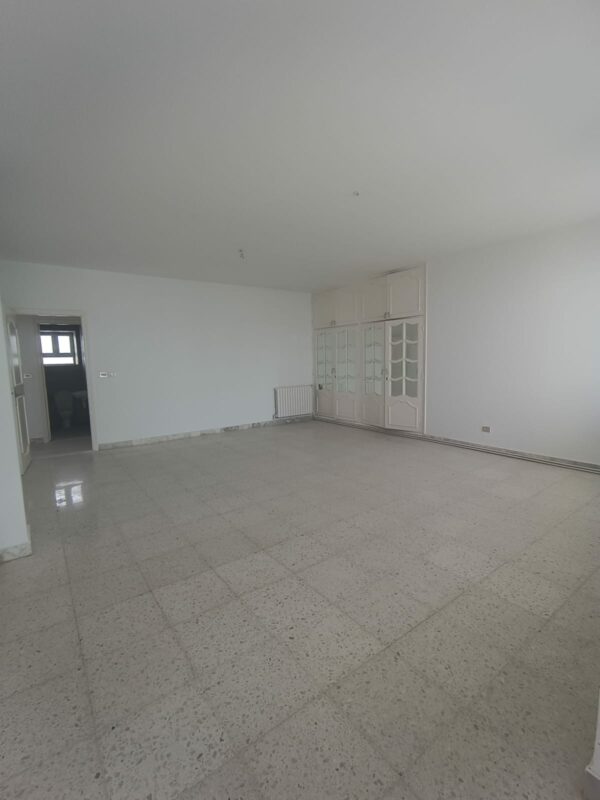 La location est proche du café Saf-Saf, un lieu emblématique pour déguster un thé à la menthe et une pâtisserie locale