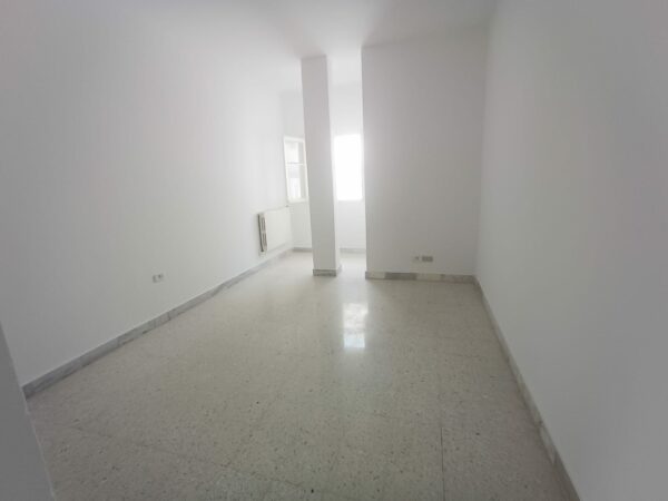 La location est proche du café Saf-Saf, un lieu emblématique pour déguster un thé à la menthe et une pâtisserie locale