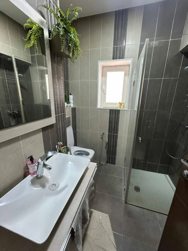 A Vendre sur la Marsa une jolie villa de 4 chambres et suite avec jardin garage un quartier résidentiel tranquille