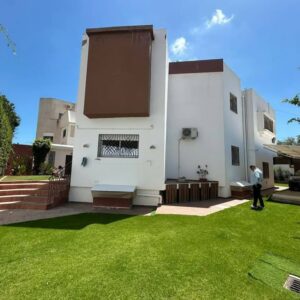 A Vendre sur la Marsa une jolie villa de 4 chambres et suite avec jardin garage un quartier résidentiel tranquille