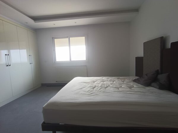 Belle location pied dans l'eau appartement meublé 2 chambres terrasse vue mer situé dans une résidence haut standing à Raoued Plage