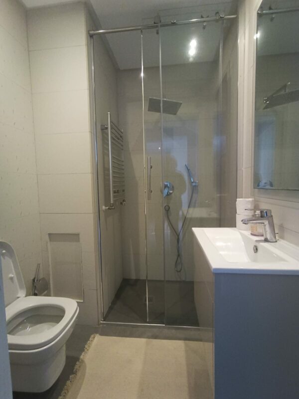 Belle location pied dans l'eau appartement meublé 2 chambres terrasse vue mer situé dans une résidence haut standing à Raoued Plage