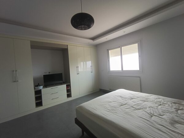 Belle location pied dans l'eau appartement meublé 2 chambres terrasse vue mer situé dans une résidence haut standing à Raoued Plage