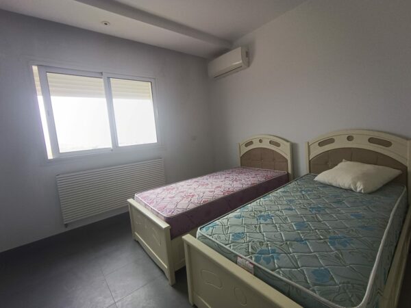 Belle location pied dans l'eau appartement meublé 2 chambres terrasse vue mer situé dans une résidence haut standing à Raoued Plage