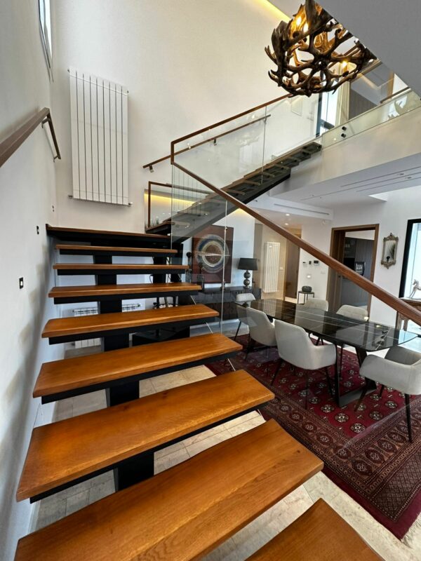 Gammarth route du relais villa moderne et récente 4 suites plus piscine à vendre