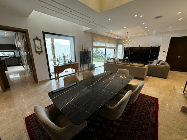 Gammarth route du relais villa moderne et récente 4 suites plus piscine à vendre