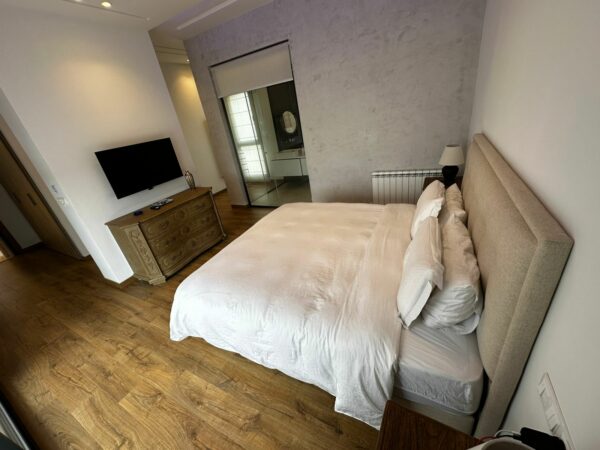 Gammarth route du relais villa moderne et récente 4 suites plus piscine à vendre