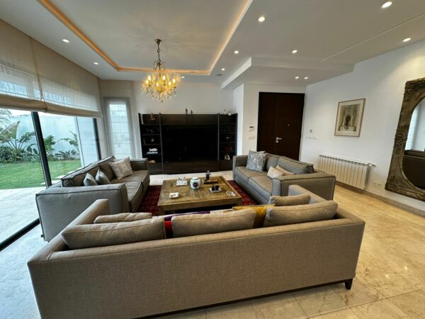 Gammarth route du relais villa moderne et récente 4 suites plus piscine à vendre