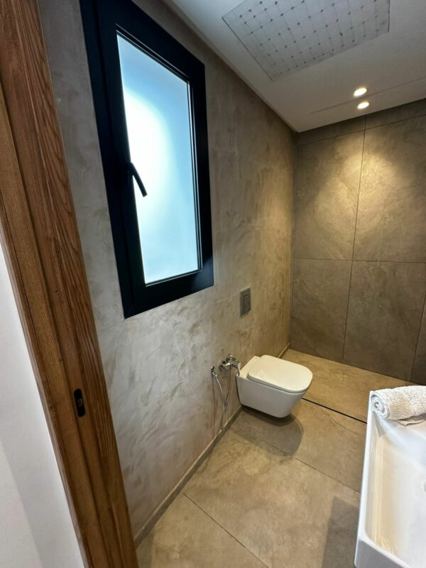 Gammarth route du relais villa moderne et récente 4 suites plus piscine à vendre