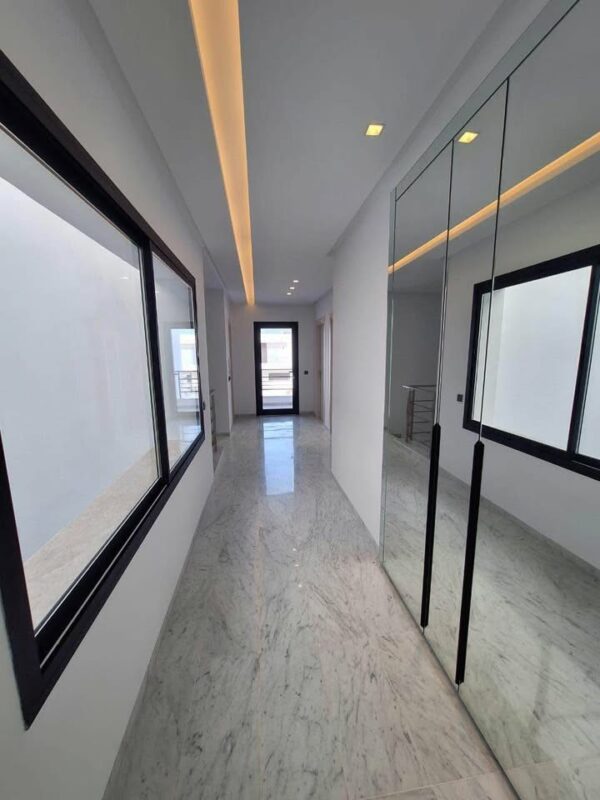 Tunis Bay Golf Residence sécurisée avec l'entretien du jardin et de la piscine inclus