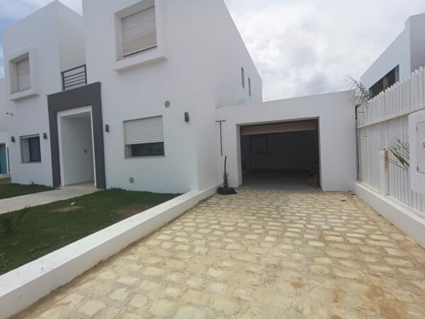 Tunis Bay Golf Residence sécurisée avec l'entretien du jardin et de la piscine inclus