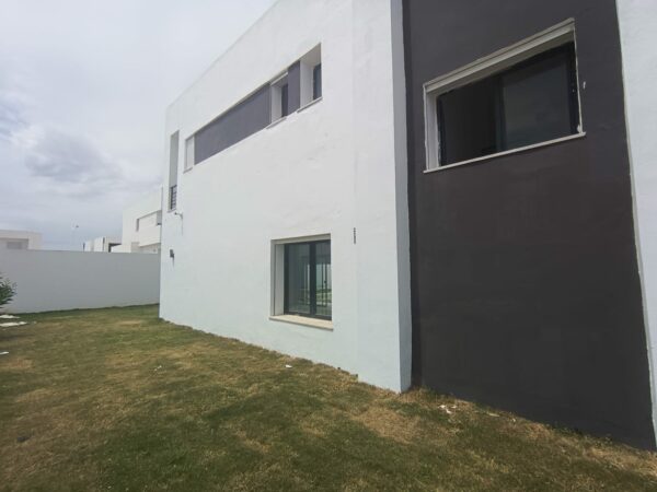 Tunis Bay Golf Residence sécurisée avec l'entretien du jardin et de la piscine inclus