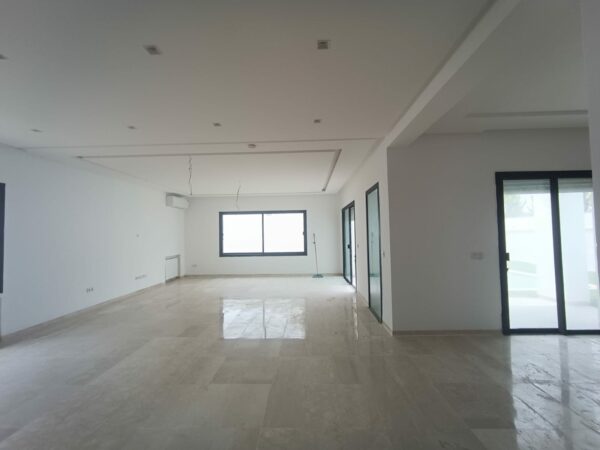 Tunis Bay Golf Residence sécurisée avec l'entretien du jardin et de la piscine inclus