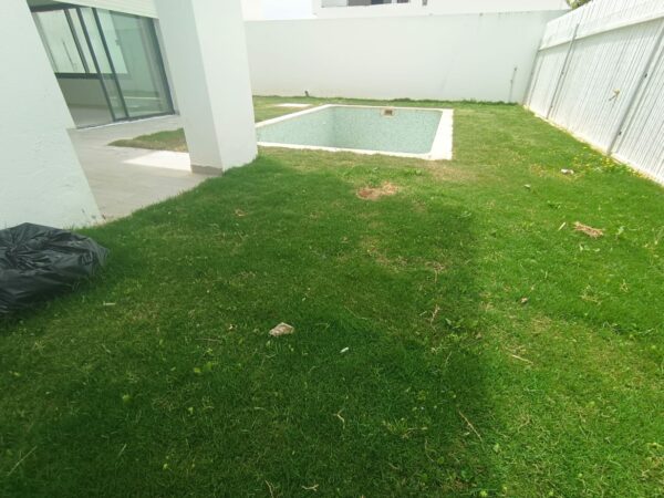 Tunis Bay Golf Residence sécurisée avec l'entretien du jardin et de la piscine inclus