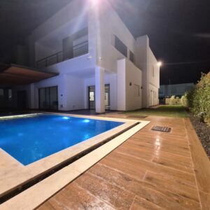 Tunis Bay Golf Residence sécurisée avec l'entretien du jardin et de la piscine inclus