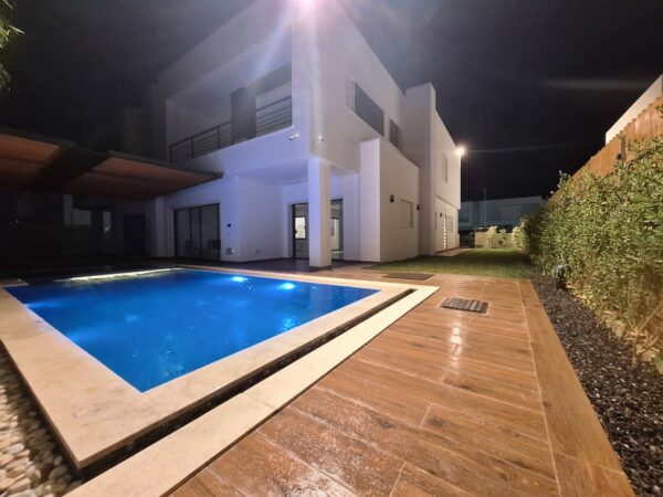 Tunis Bay Golf Residence sécurisée avec l'entretien du jardin et de la piscine inclus