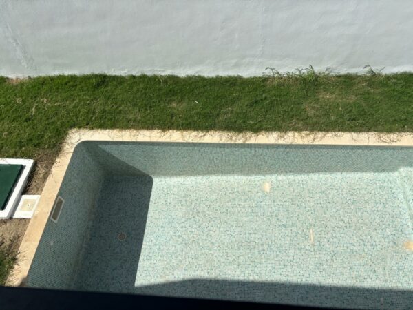 Tunis Bay Golf Résidence La localisation se situe à environ un km de la plage, c'est idéal pour des retraités véhiculés ou des personnes qui ont un travail à domicile.